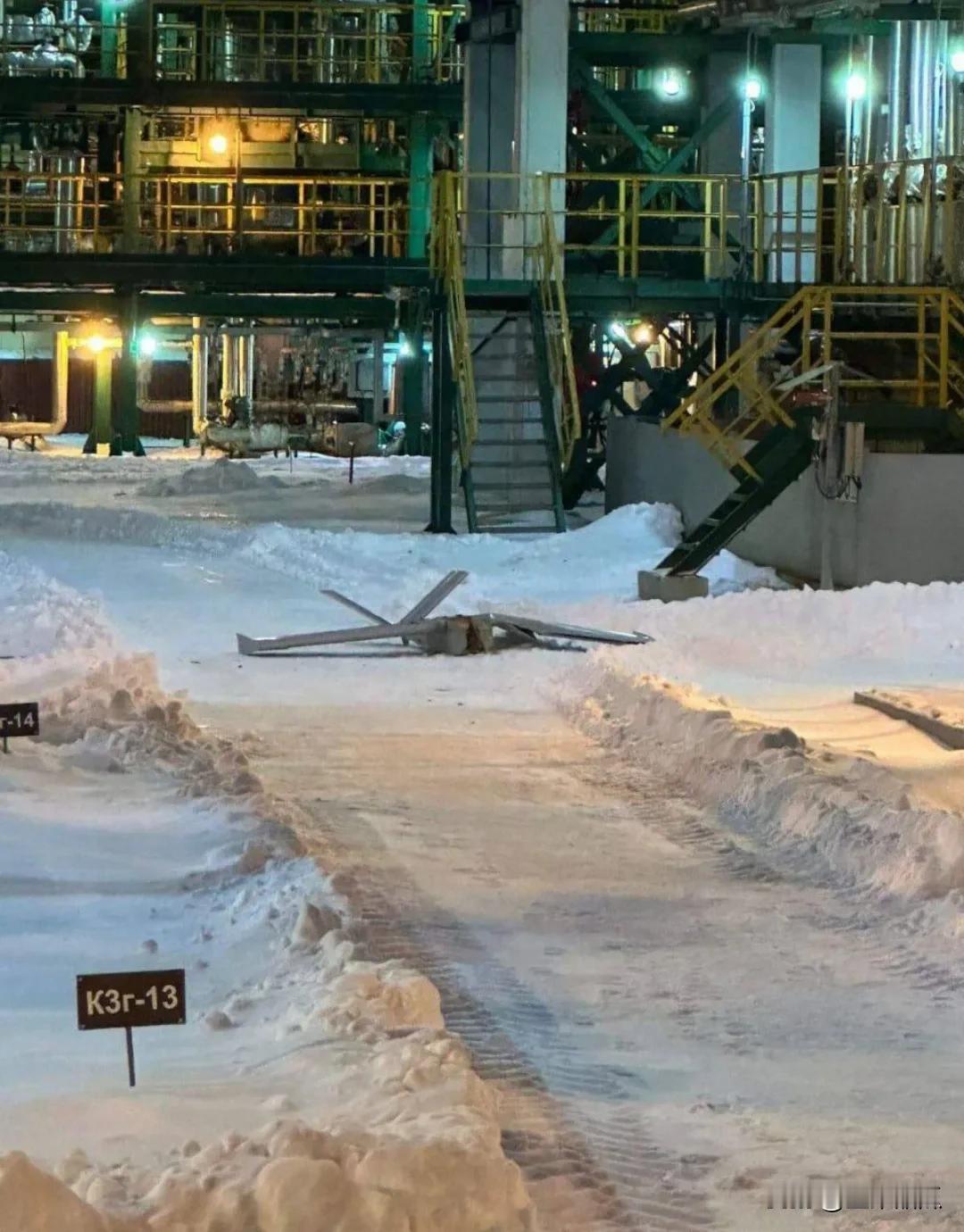 电子战系统发威，一架乌军无人机企图攻击新雅罗斯拉夫尔炼油厂，但是在发起爆炸前被电