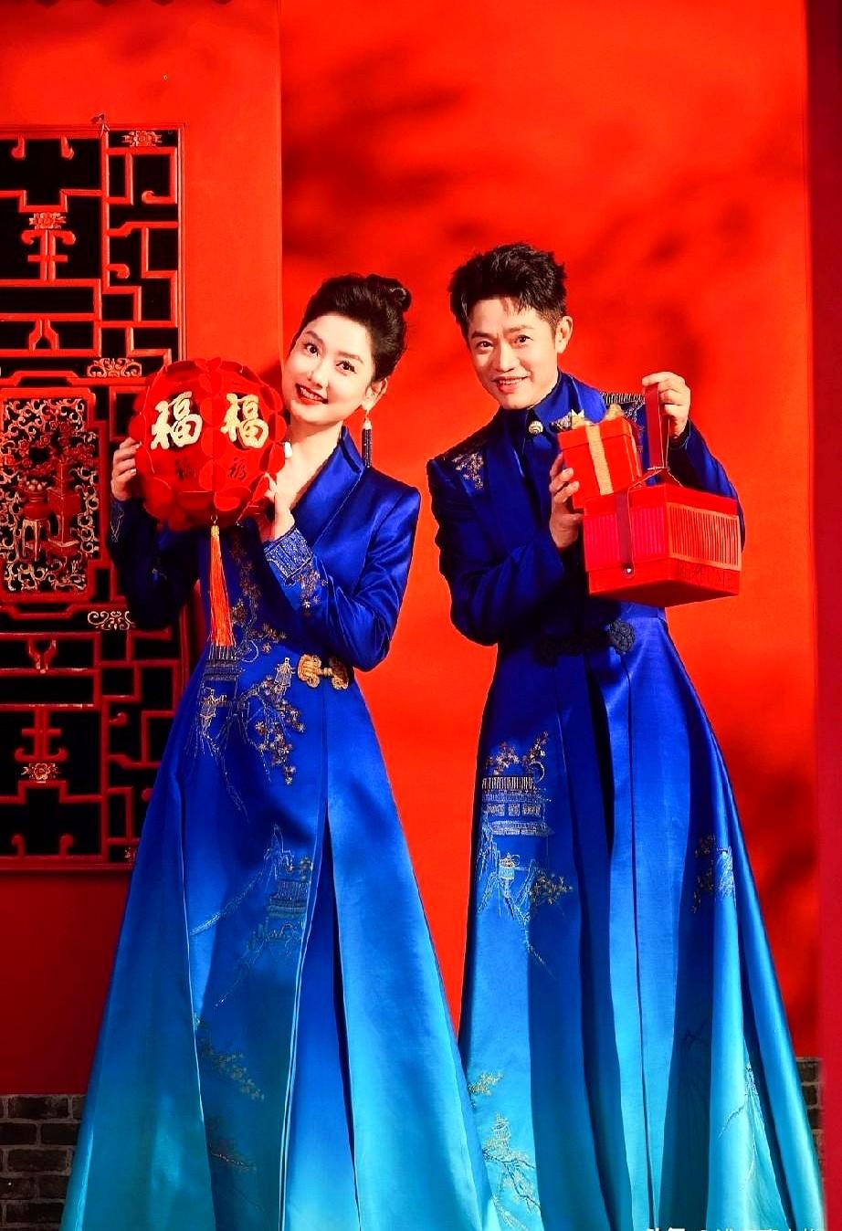 我越来越觉得，凤凰传奇来重庆开演唱会，图的可能不是热闹，而是给全国爱合唱的“凤凰
