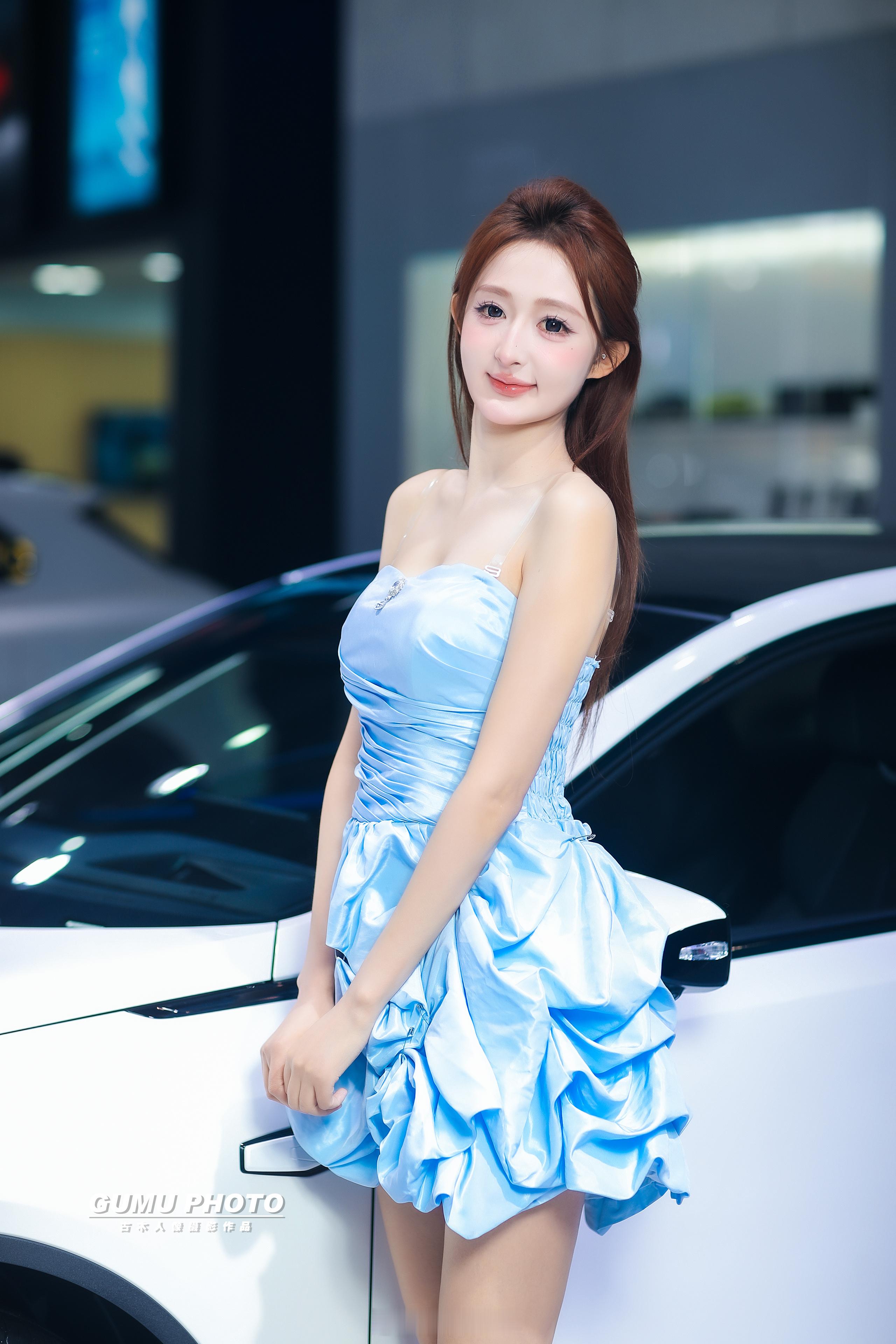 2025重庆汽车消费节深蓝展台模特小姐姐2025重庆汽车消费节 