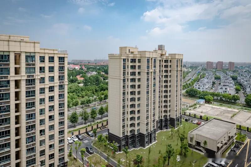 最近上海有个收购二手房做公租房的动作，该政策说白了就是官方在兜底。为什么官方精准