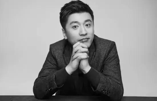 刷到维特根斯坦那句“猝死是福报”，突然就想起那个把课讲成相声的男人。
 
他总说