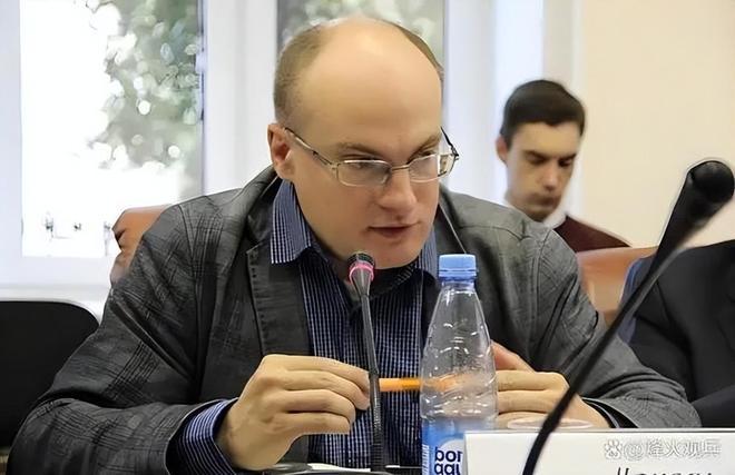 俄罗斯专家表面上给中国戴一个“超级大国”的高帽，其实是想忽悠中国介入“西半球”事