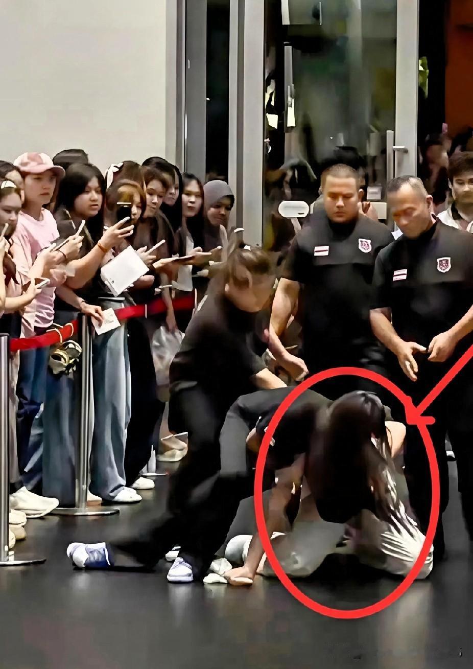 东方大国女粉丝在泰国被打事件，三大细节值得关注：第一，涉事艺人Junior和Ma