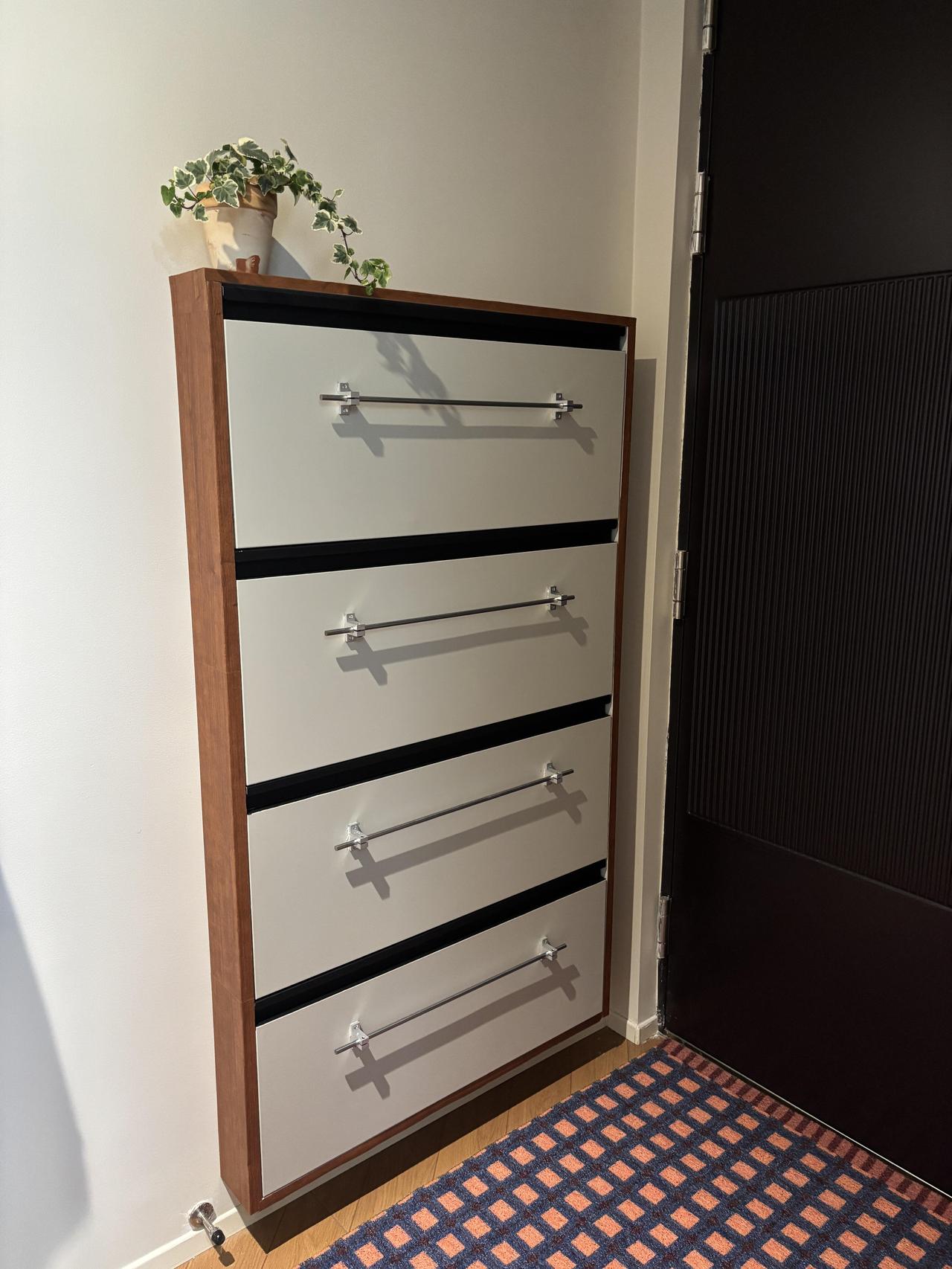 10cm的超薄鞋柜，窄玄关的姐妹可以试试
门后超薄鞋柜（10cm），铁皮柜diy