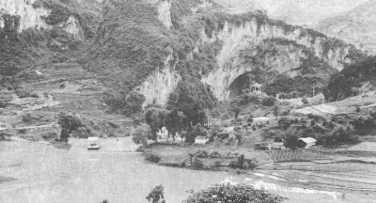 1944年张学良被扣押在贵州小西湖，赵四小姐提醒：这次你的鱼竿终于能用上了！
1
