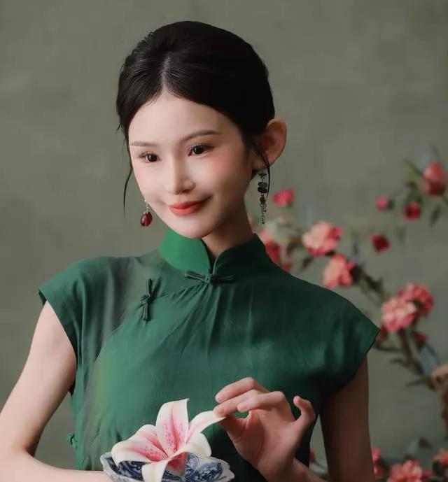 百万吃播网红“莹莹”去世，仅24岁，知情人曝原因，长期大油大盐

百万粉丝吃播网