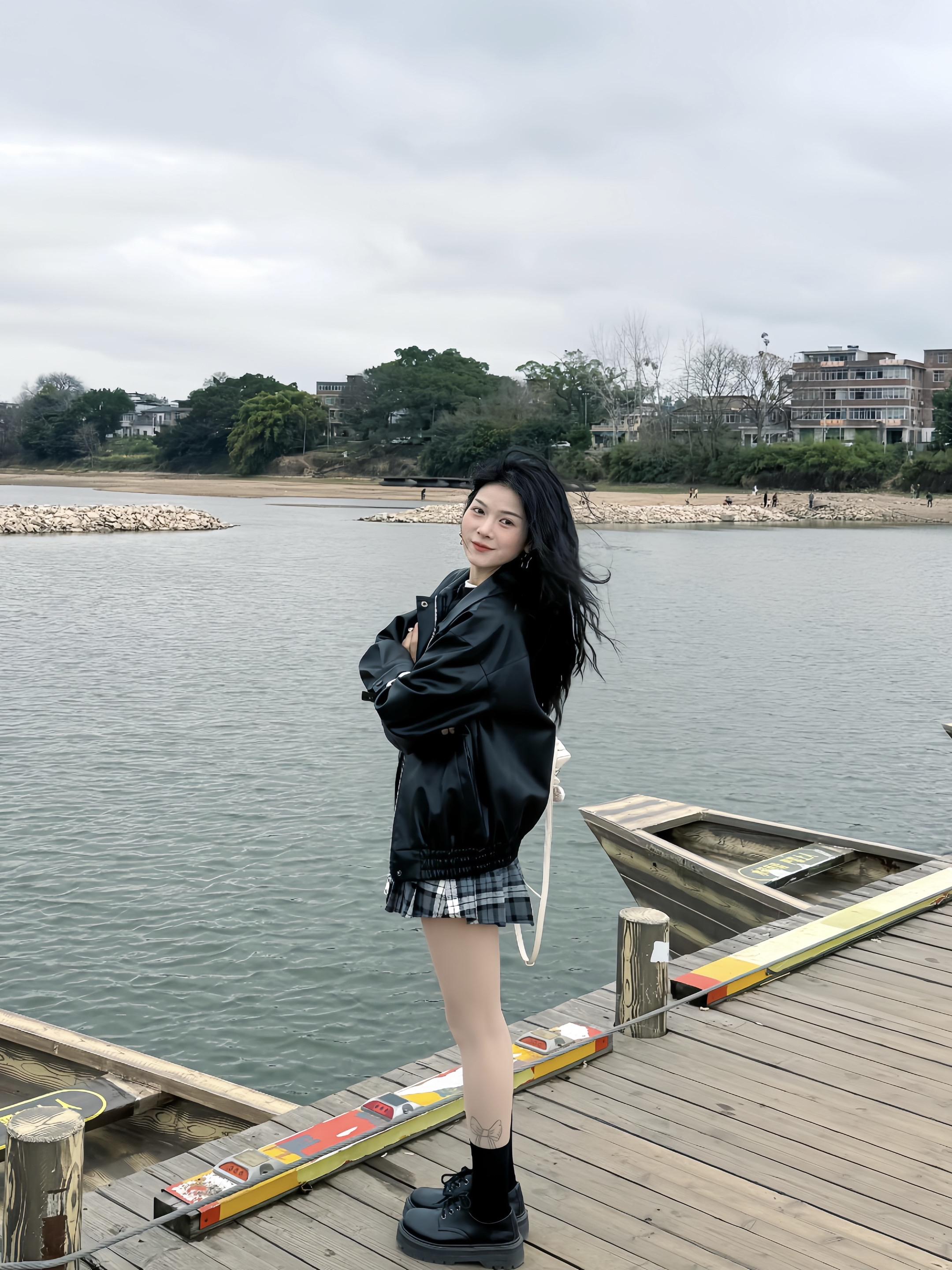 时间不会回头 我只珍惜当下。