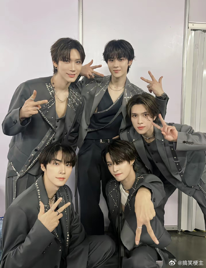 威神v录制风华合伙人风华合伙人威神V合体录制风华合伙人，快乐这不就来了！钱锟温柔