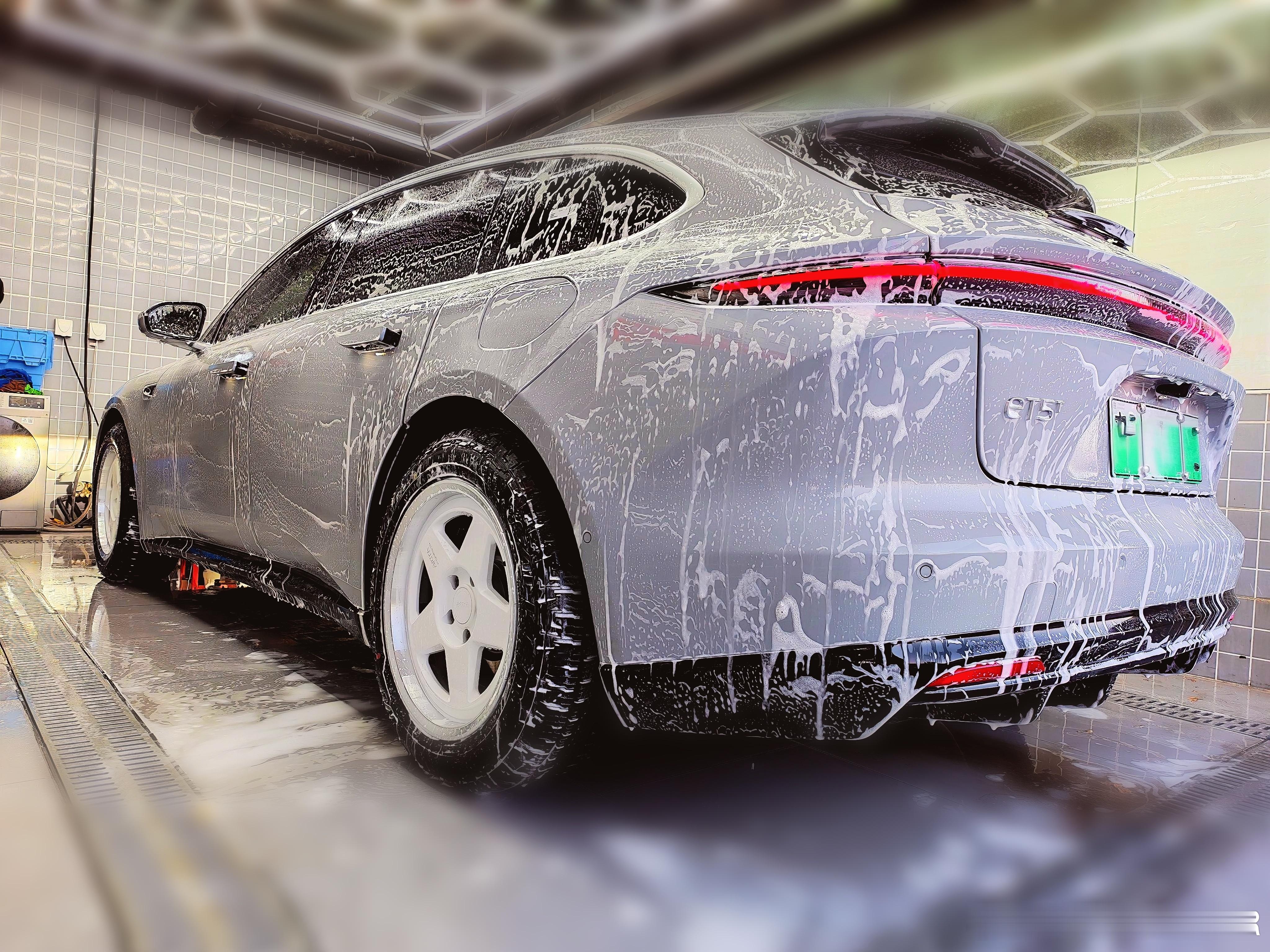 ET5 Dakar will be rolling the way. 