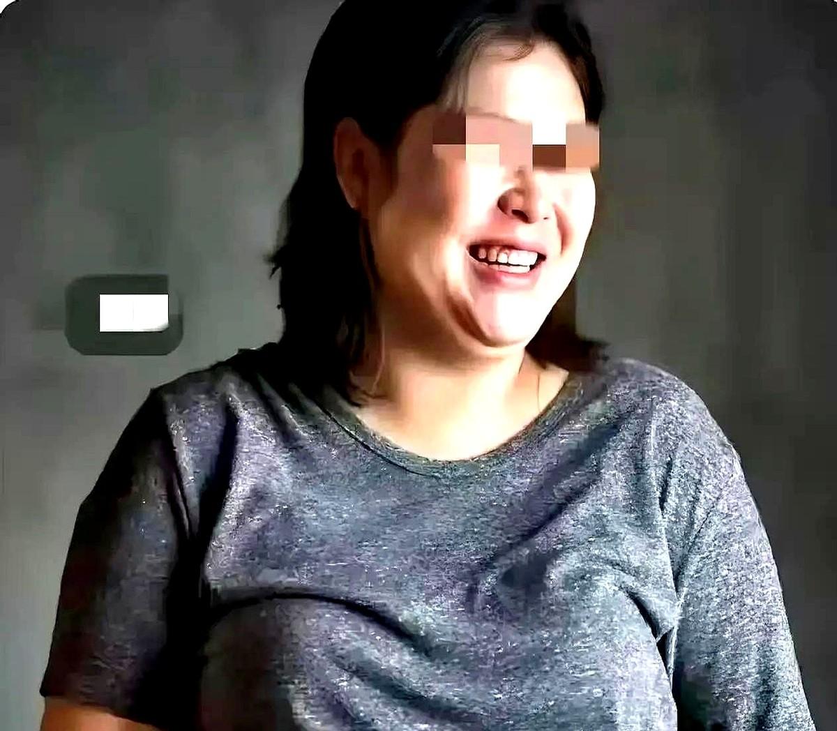 看着卡里攒下的二十多万，成都一位55岁的刘女士。
她每月硬是往一张卡里存870块