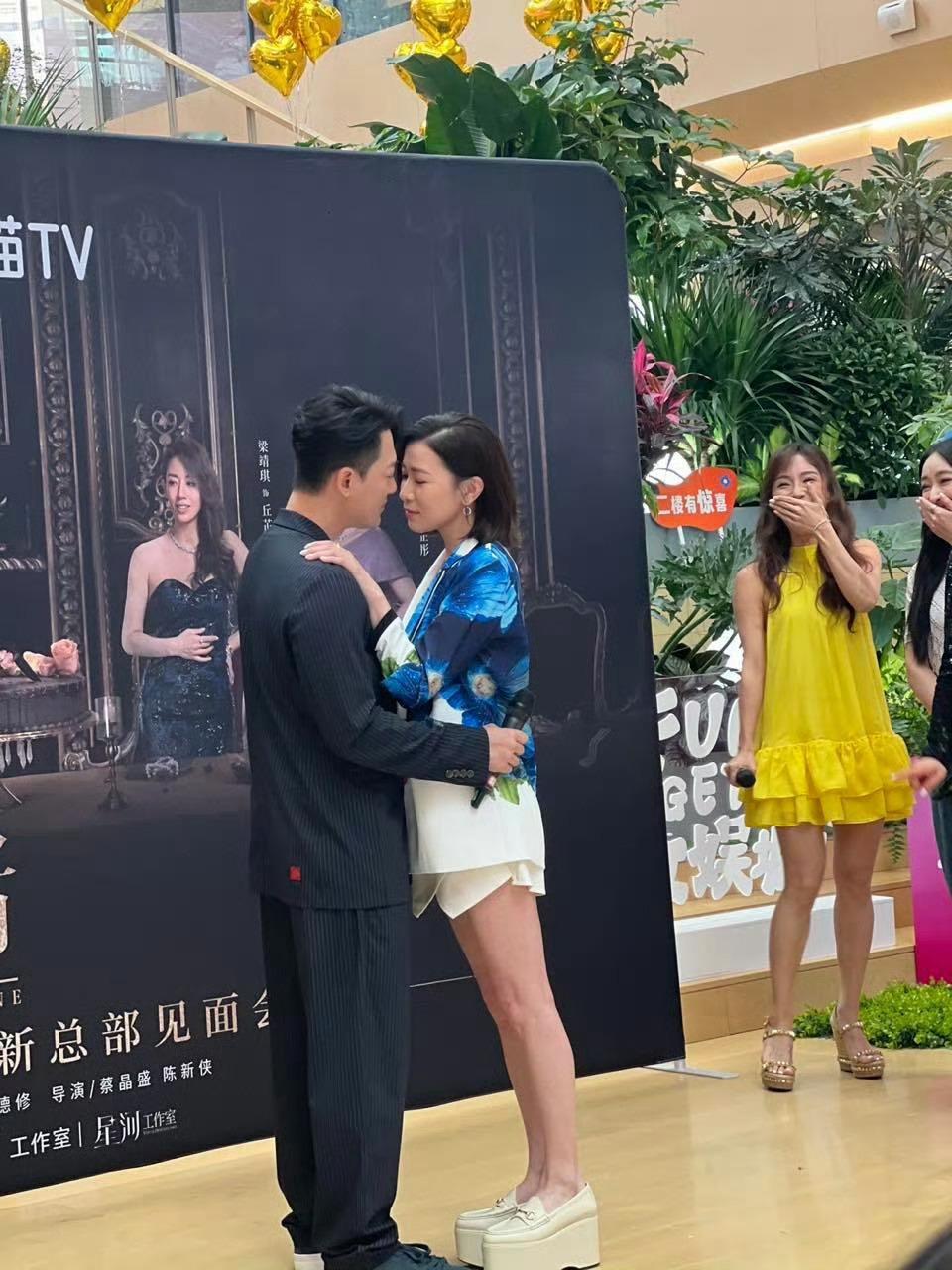 如果“假戏真做”的话，那么林峯和佘诗曼一定是最般配的一对！
感觉他们在戏里看对方