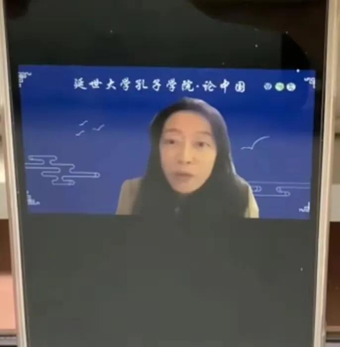 就在昨天，四川师范大学请了一个韩国教授到校举办讲座，这位女教授在讲座中公开称端午