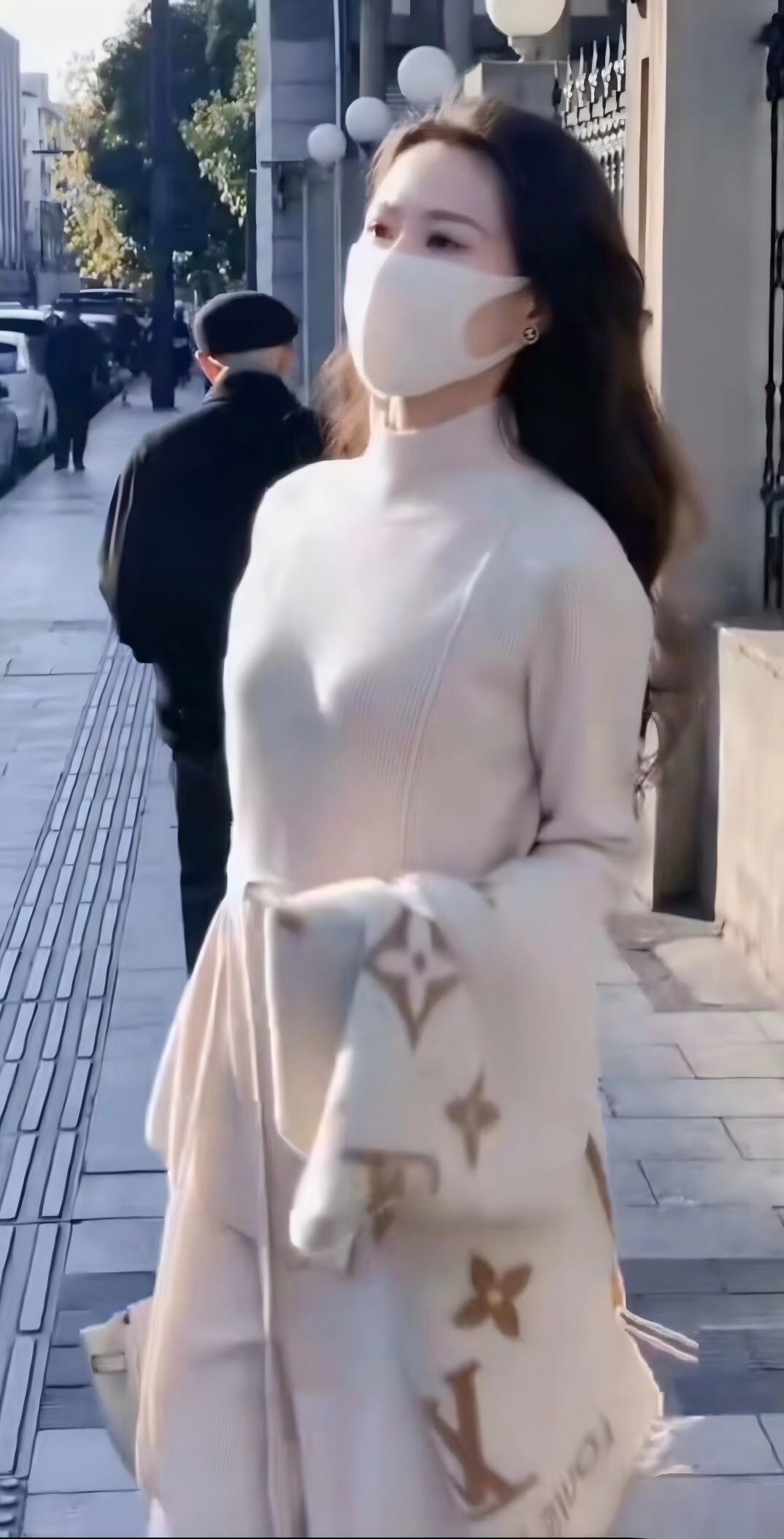 静中藏着一个争字 稳中带有一个急字 想静，就不能争 要稳，就不能急 放下不争，心