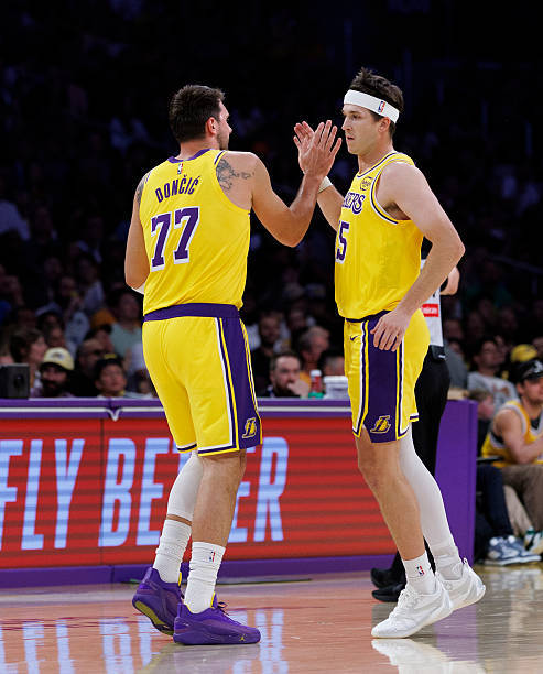 雷迪克表示，东契奇和里夫斯都会“努力争取回归”，球队的任务是尽可能延长这个赛季，