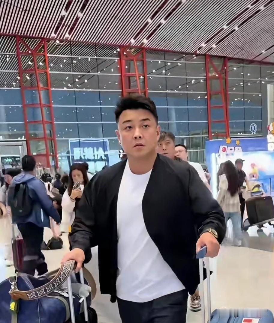 王皓帅气出发！
2026年WTT美国大满贯将于6月26日至7月5日在洛杉矶举行，