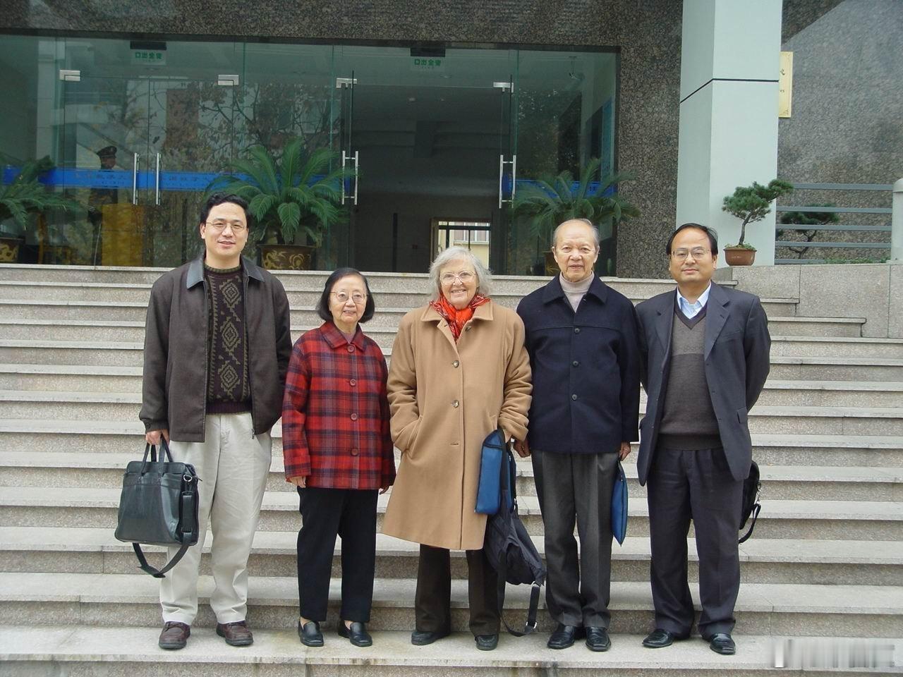 【我们隆重纪念中国著名教育家，国际著名数学家，复旦大学数学系主任、复旦大学副校长