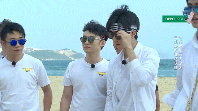 王俊凯淡淡的幽默感 报！王俊凯的搞笑超能力藏不住了，随手戴墨镜都能撞脸哈哈哈哈哈