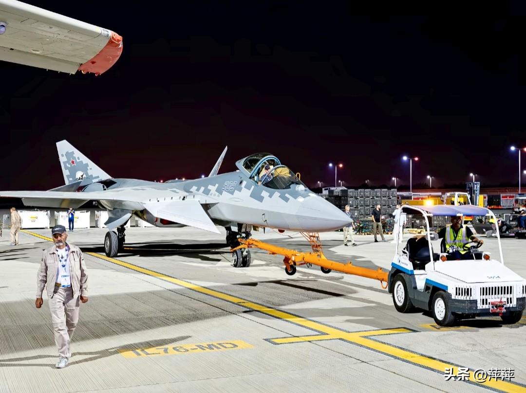 俄罗斯苏-57“重刑犯”第五代隐身战斗机，由苏霍伊设计局打造，2010年首飞、2