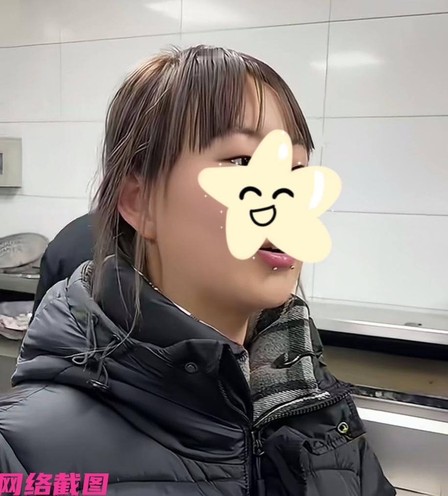 有女孩在一家餐厅打工，只在下班时女孩找到老板，声言自己的妈妈有病，希望能打包一盒