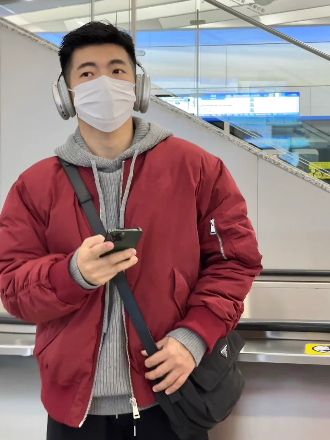 这款可做新年战袍吗？羽绒飞行员夹克来了