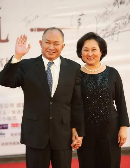 2012年，著名导演吴宇森查出淋巴癌中期，变卖了北京的房产去美国治病；2020年