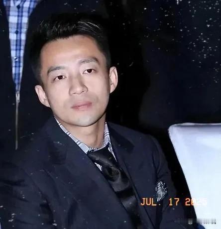 汪小菲带家人旅游称要请外婆来却被吐槽忘恩负义 引发网友对家庭矛盾与网红人设的探讨
