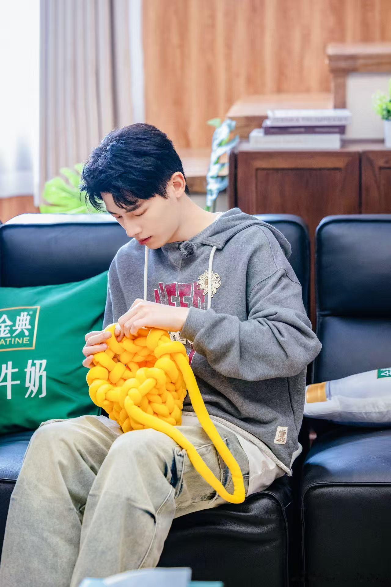 辛云来回应唱得挺好看的 果然喜欢上辛云来就像是呼吸一样简单了，不仅实力非常出众，
