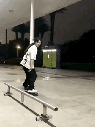 图一：妹子明显实力不够，就不要玩这些花里胡哨的东西啊？
图二：几个水瓶座，真的能