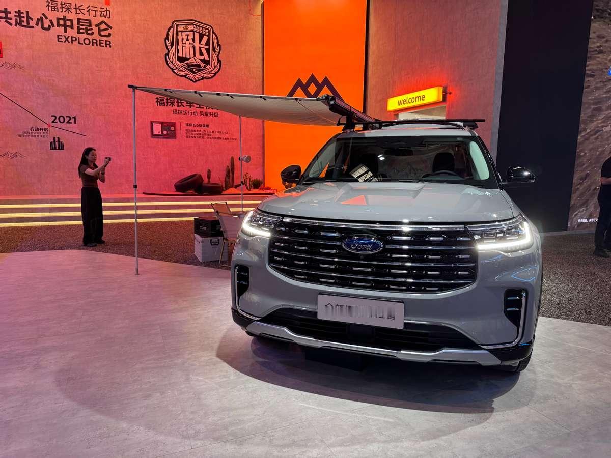 四驱穿越版这车，适合玩户外的人开
探险者四驱穿越版这车我刚刚看了，性价比挺高的，