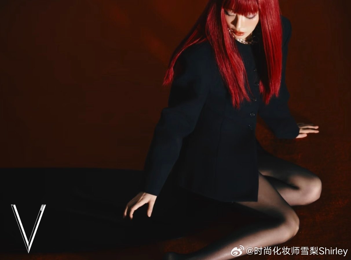 《V中文版》［祝绪丹甜美出逃］，挑战颠覆甜美风的祝绪丹。祝绪丹[超话] ​​​