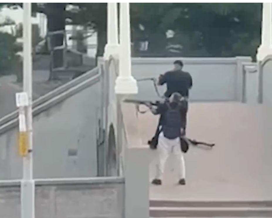 邦迪恐怖袭击：涉嫌枪手在枪击事件发生前曾前往菲律宾
澳大利亚总理表示，涉嫌策划邦