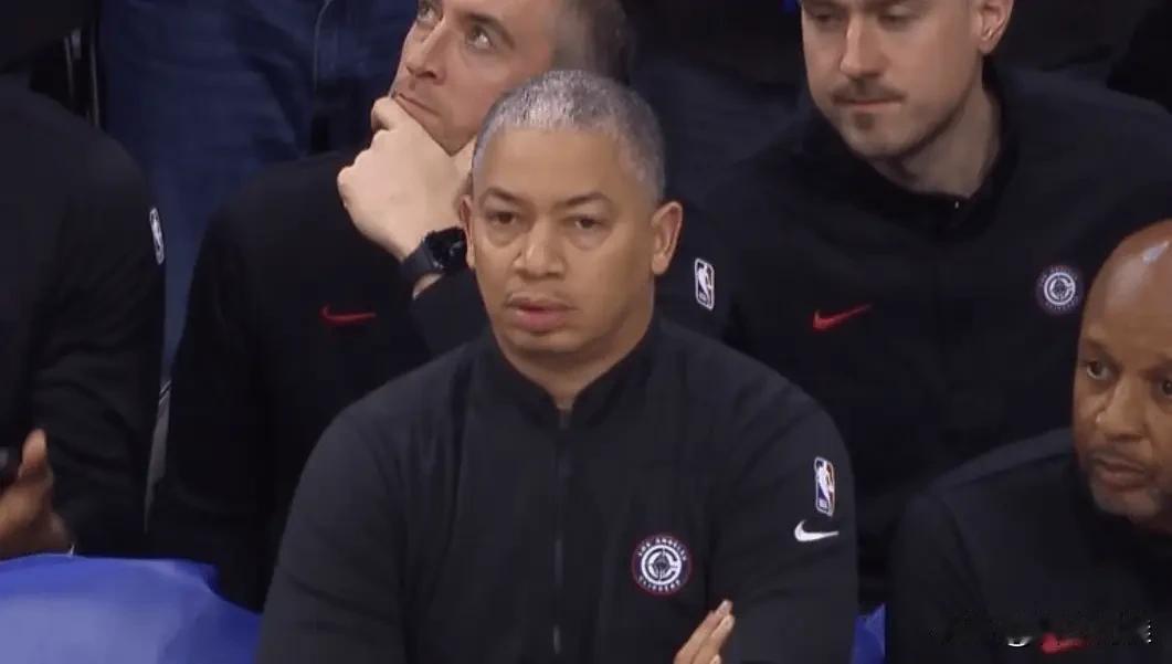 快船祸根再次明确了！大家赞同么？泰伦卢和祖巴茨。没毛病，一个战术死板，只懂人情世