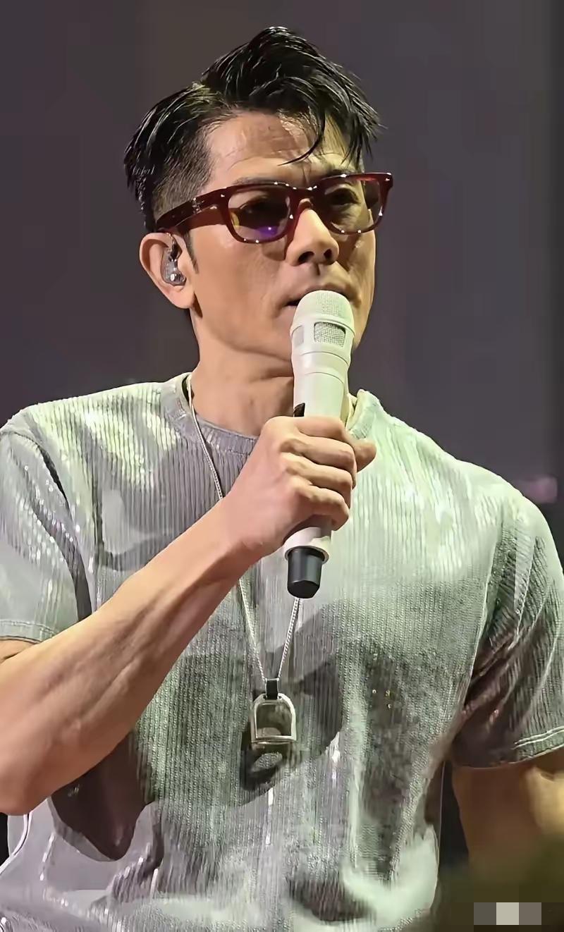 60岁郭富城一句话炸翻全场：我不信自己60岁，身份证肯定搞错了！
 
刚连跳3小