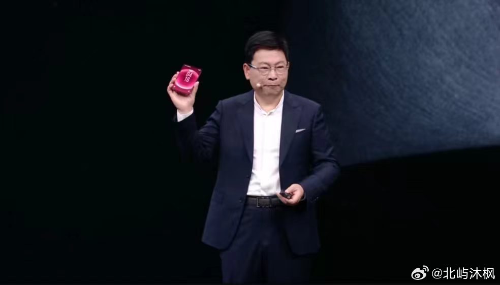 华为阔直板价格5999元起上游存储芯片成本上涨，今年旗舰集体涨价是行业现实。阔直