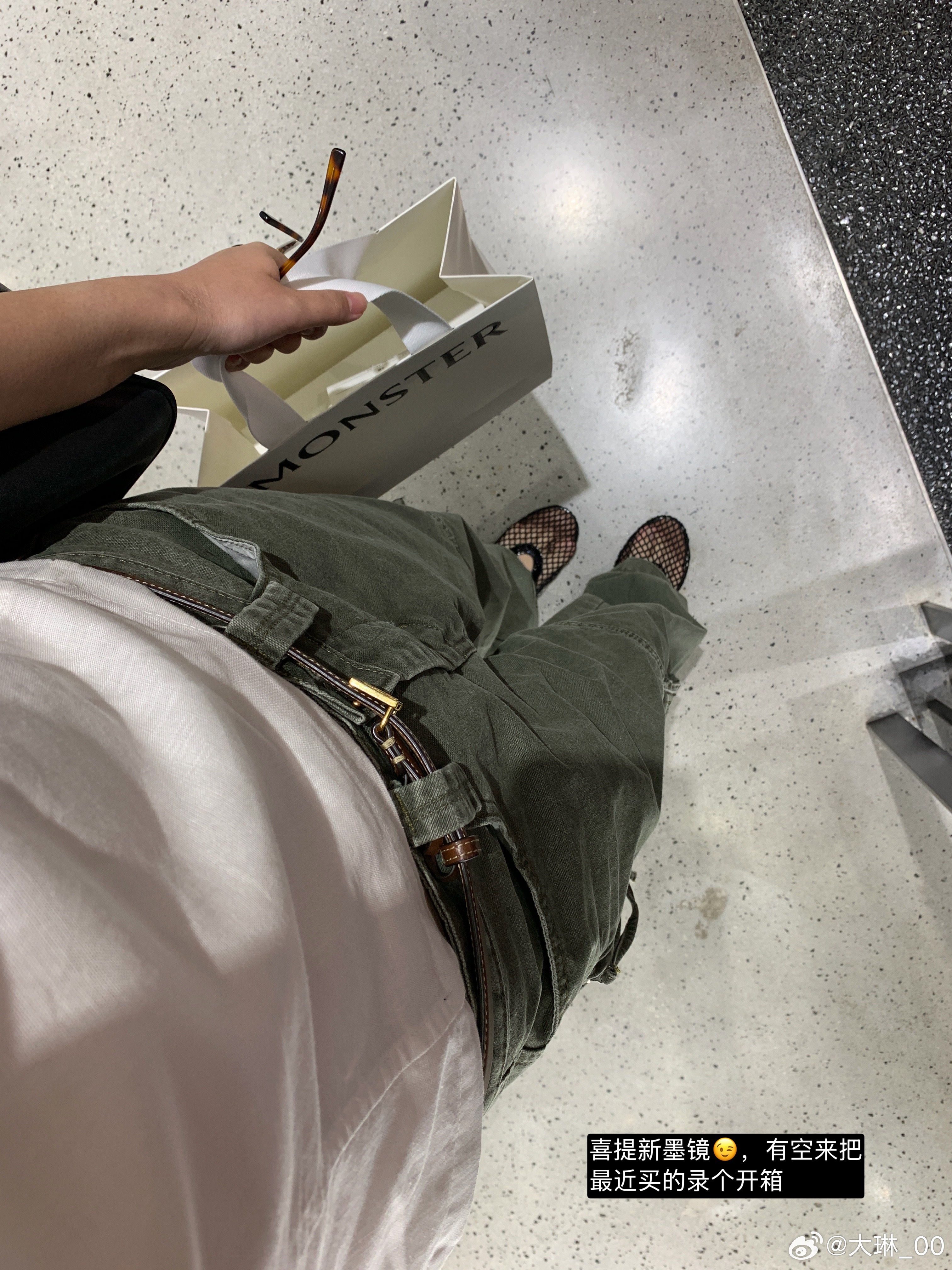 又是熬夜的夜晚全家人都是熬夜大军每个人都在立誓要早睡发一下前几天浅浅的过了一下周
