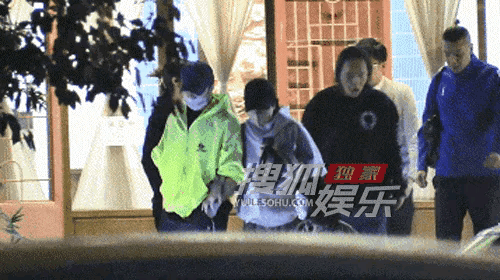 直到看到这些瞬间，终于知道张柏芝为什么“斗”不过王菲了！
近日，谢霆锋王菲和朋友