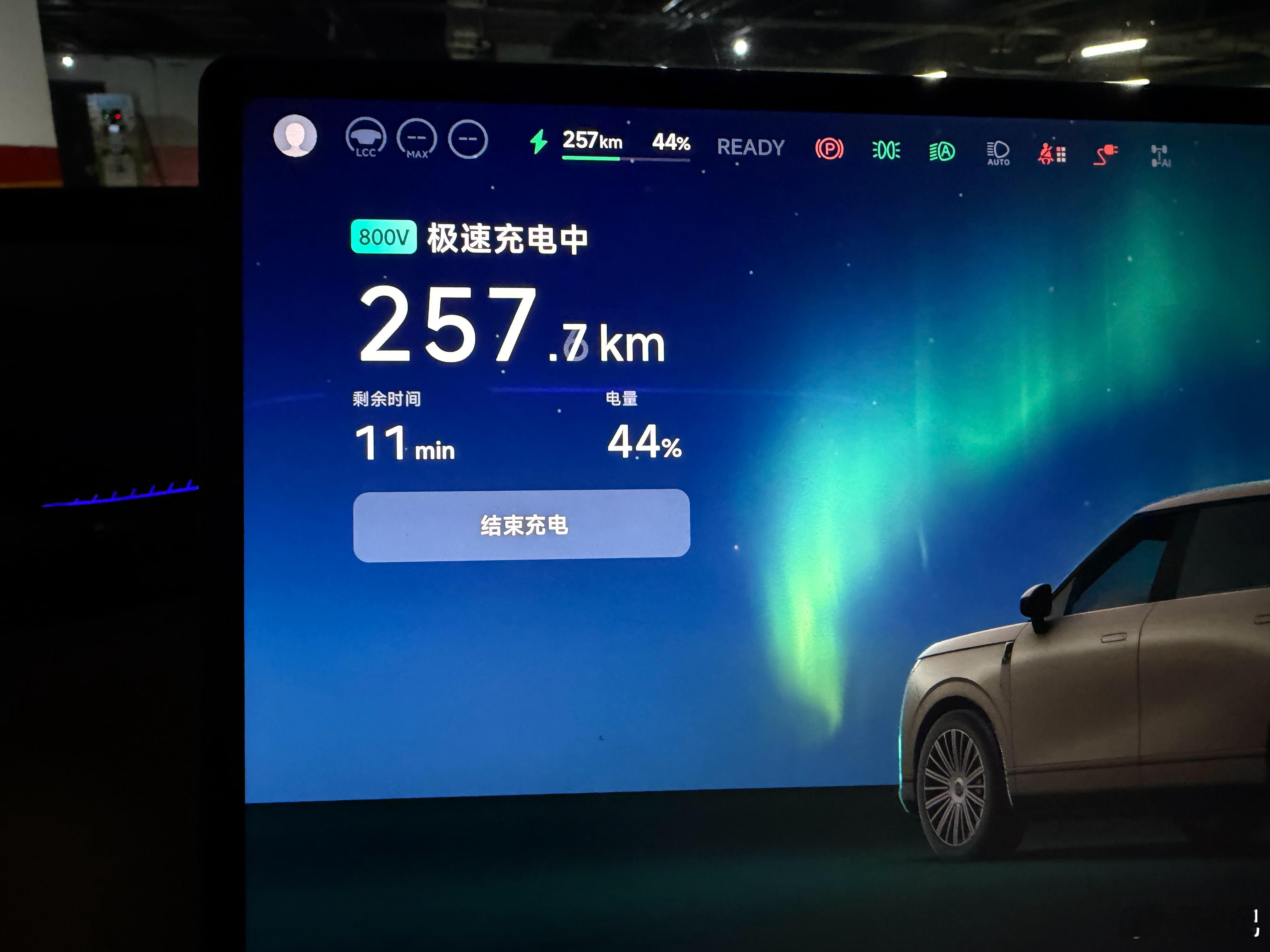 试了一下解放碑旁边的小鹏s5超级快充，峰值大约405kw，平均350kw左右吧，