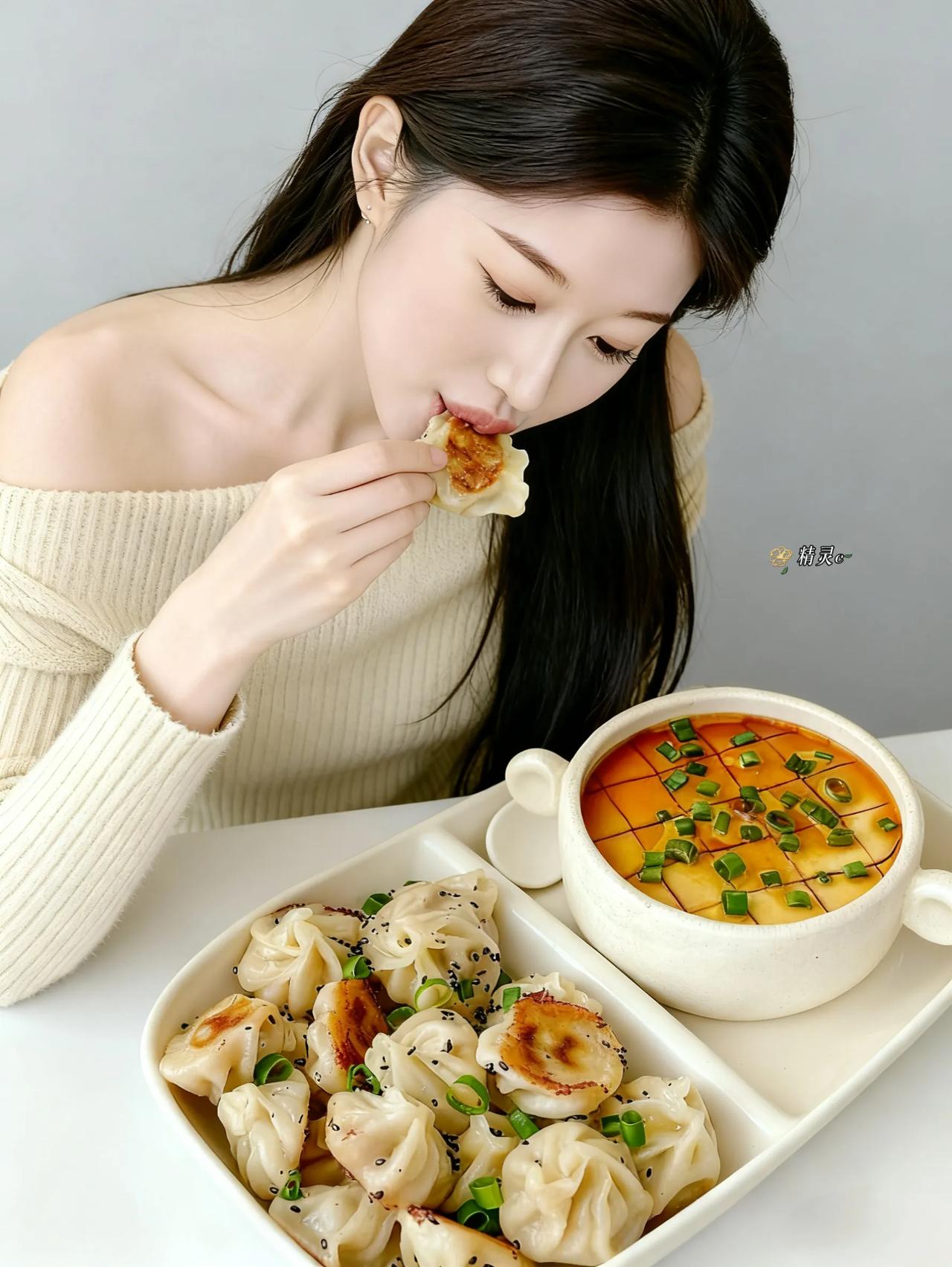 用煎饺的焦香唤醒味蕾，以蒸蛋的嫩滑开启清晨，简简单单一餐，把平凡日子的烟火气，变