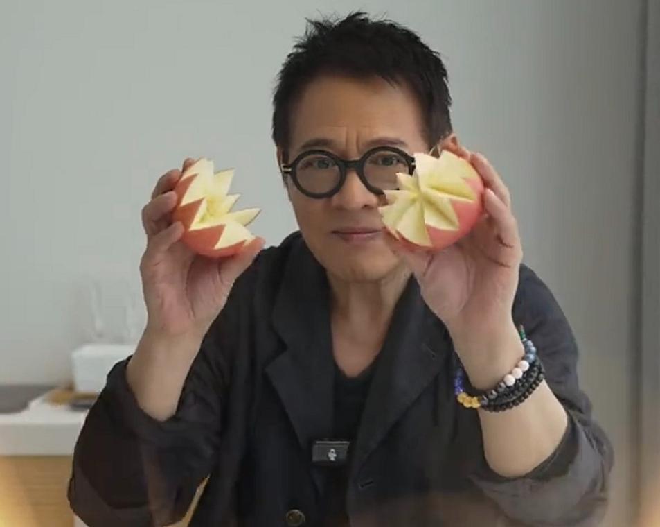 6月3日，李连杰爆出了他自己发的一段日常视频，在视频当中展示了削苹果。在这段视频