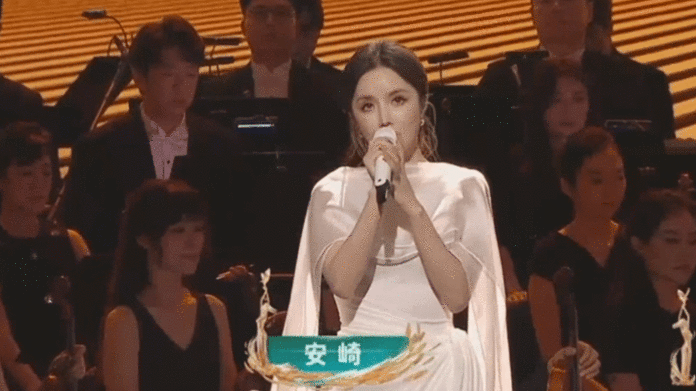 安崎收到金鹰节邀约力求圆满 机会来了就算准备不足也不想错过，安崎这份对待舞台的认