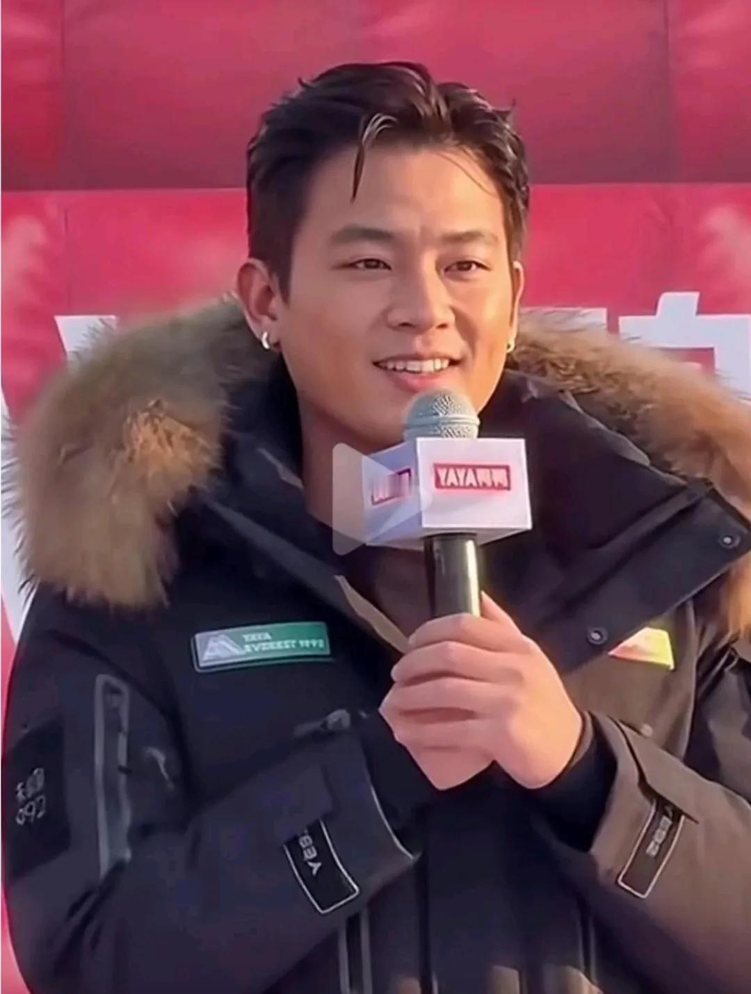 欧豪发福了吧

图一是他最近路透照片

很多网友说他是痞帅痞帅的

有很多女孩子