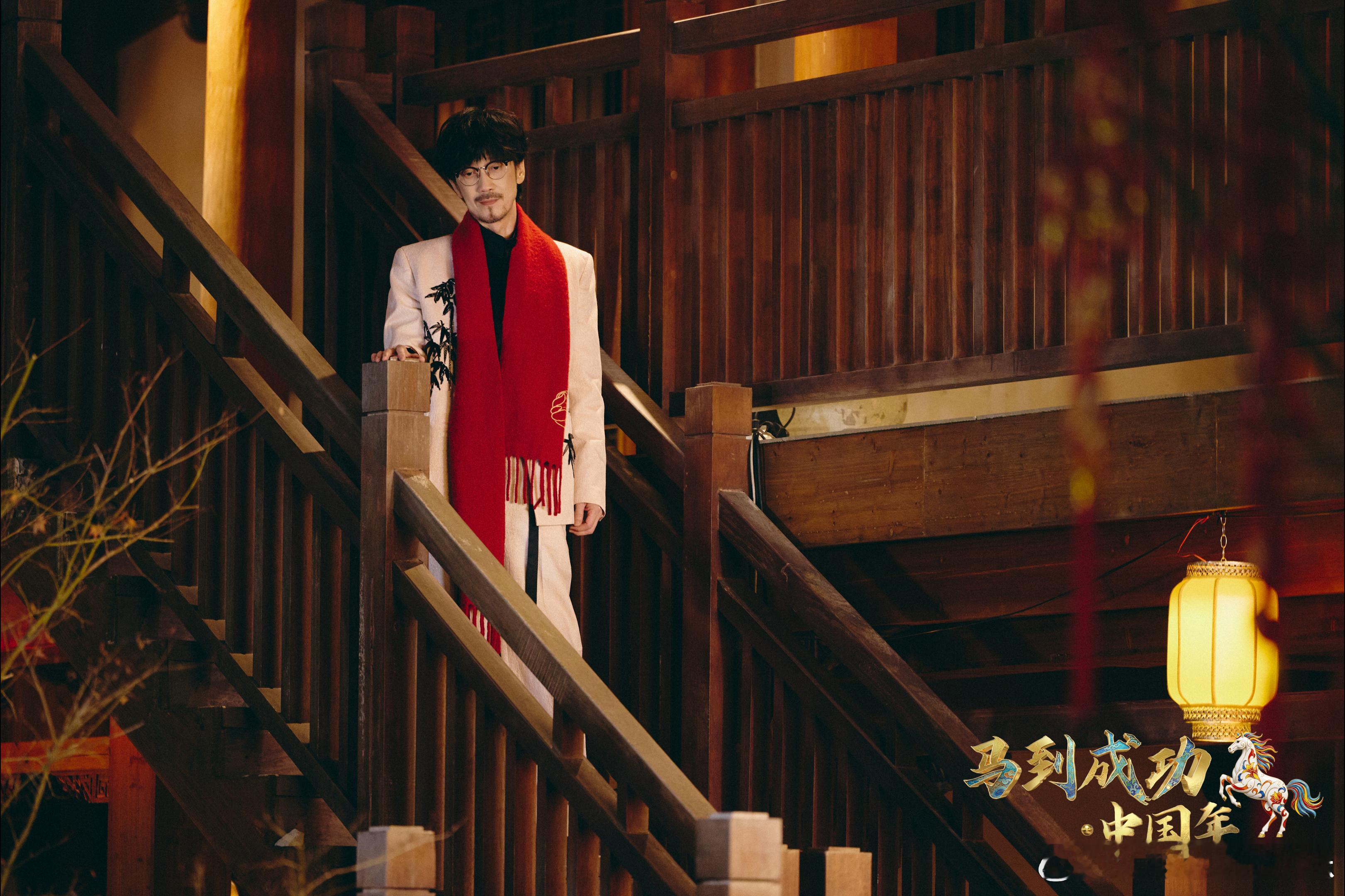 周传雄春晚后台清唱黄昏 这波情怀杀直接拉满！周传雄坦言第一次上春晚又紧张又激动，