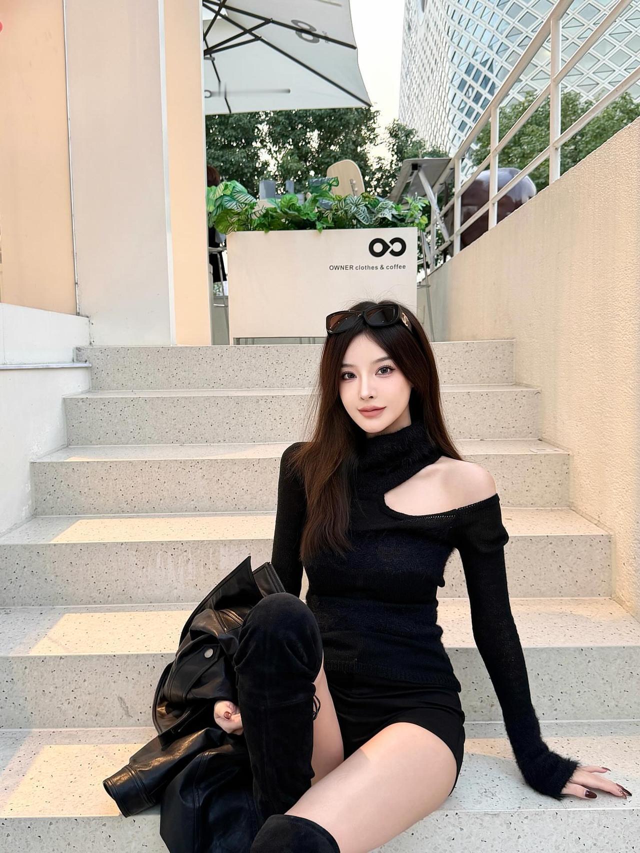 都市时尚女孩，黑白穿搭，自信满满！👗👠💄你喜欢怎样的日常穿搭呢