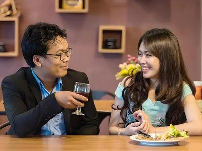啥人都有！上海，女子去相亲男子家里过端午，看到男子年近70岁的母亲一直在厨房做饭