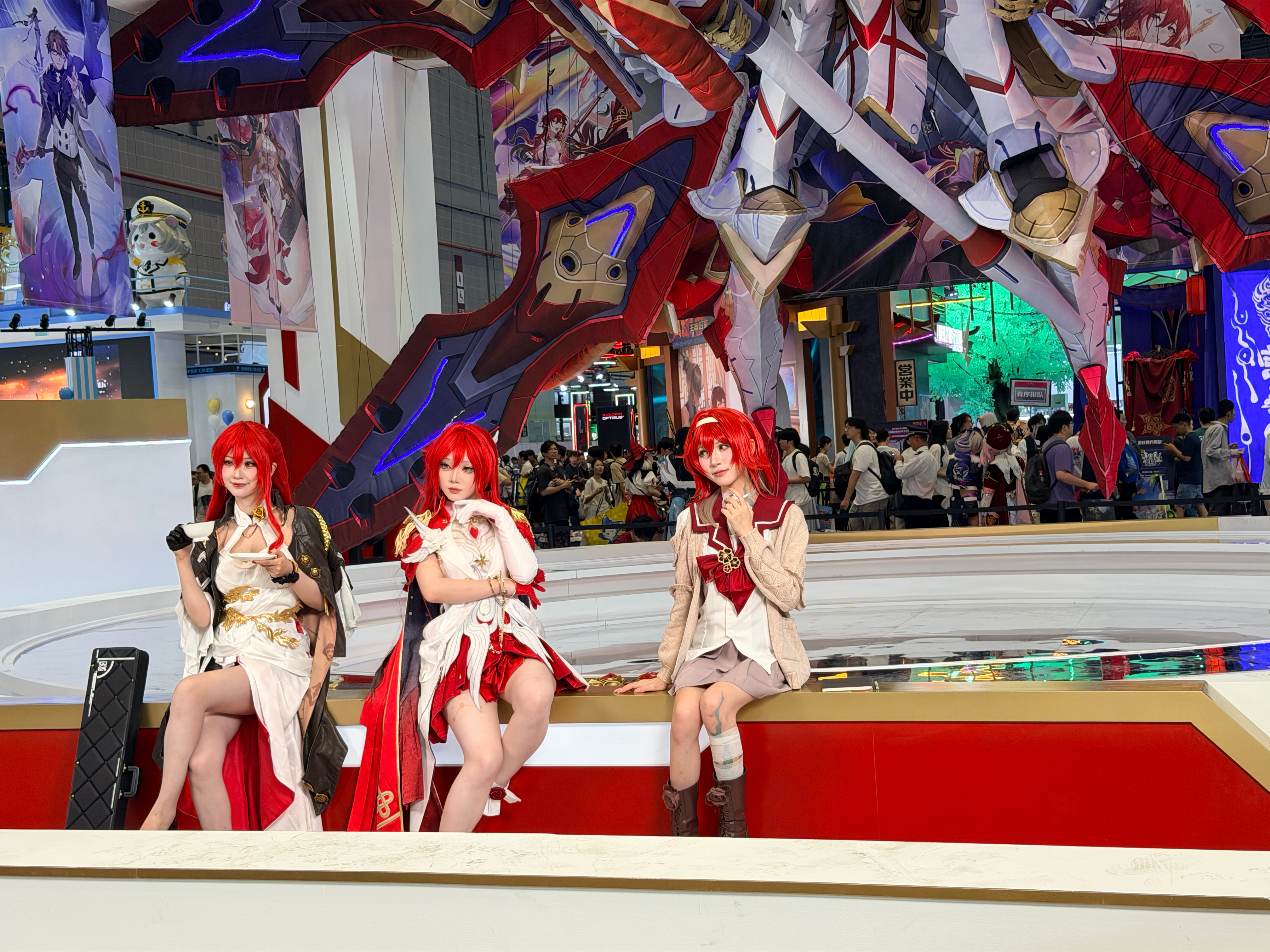 星穹铁道姬子启行登录游戏后，姬子的“启程”特别抽卡动画播放切入画面里列车组全体集