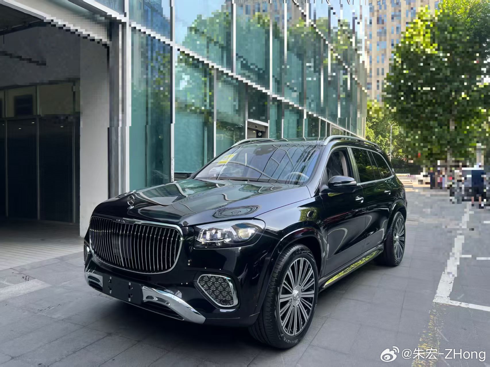 迈巴赫GLS480 黑棕 指导价1498000元现在加1万左右的豪车税 主要是这