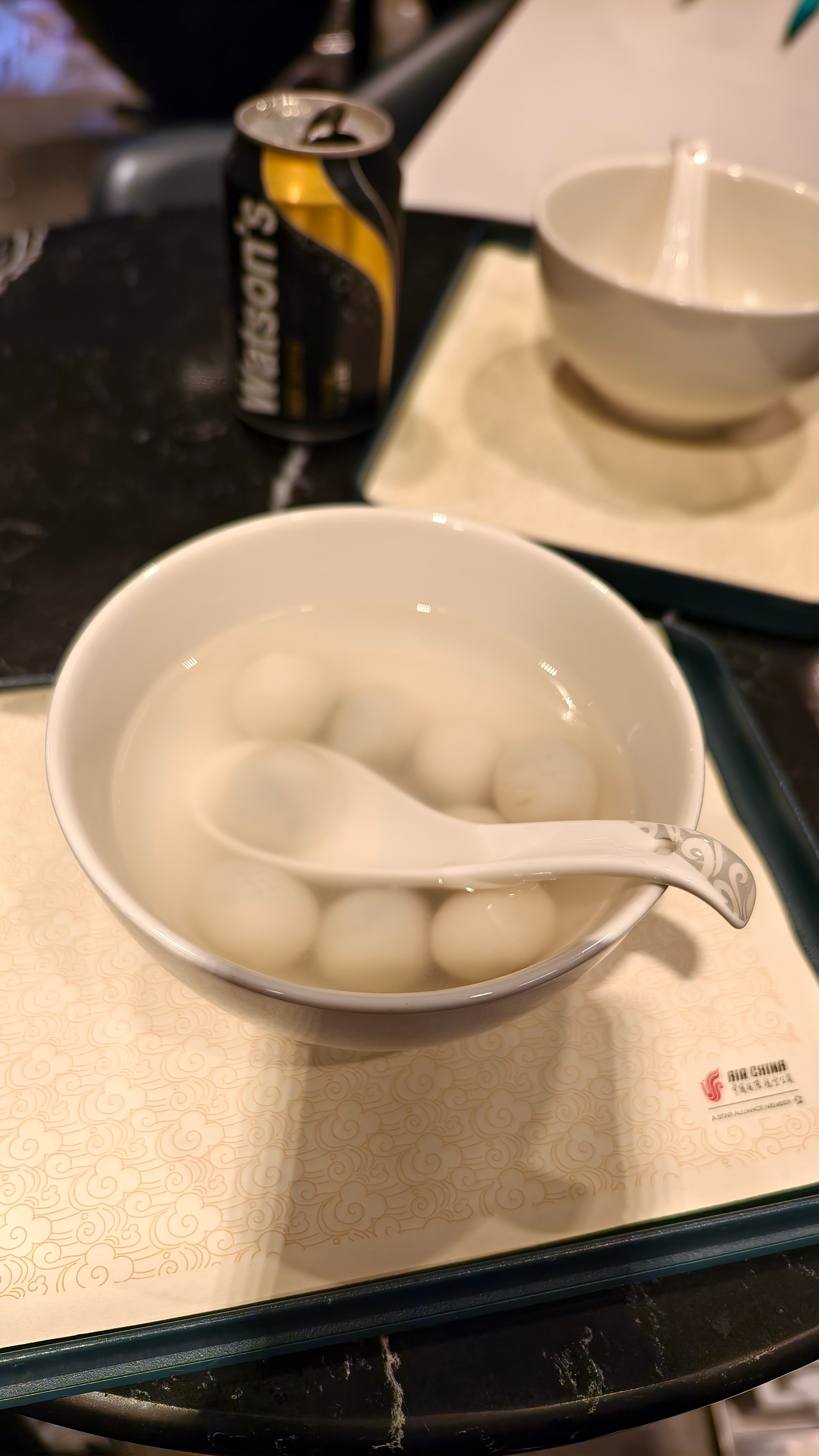要说每个机场休息室都有招牌饮食的话，那杭州萧山的，绝对是这桂花汤圆了。软糯口感伴