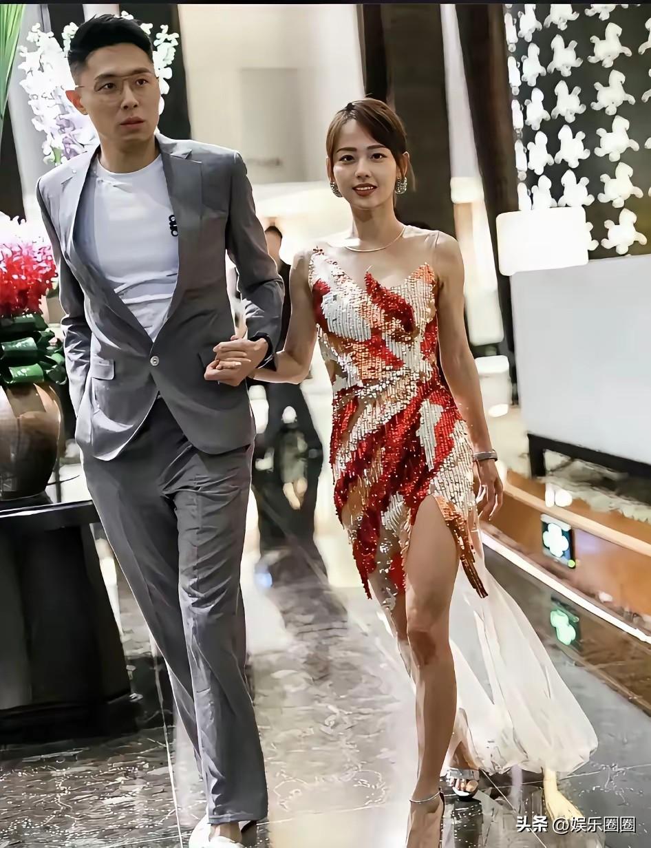 买超妈妈为什么不待见张嘉倪？

难不成是因为当年的“你失去的只是一条腿，她失去的