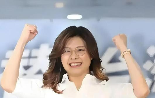 丢掉幻想，准备斗争！2026年6月，郑丽文在公开座谈中把话说得很明白：“一国两制