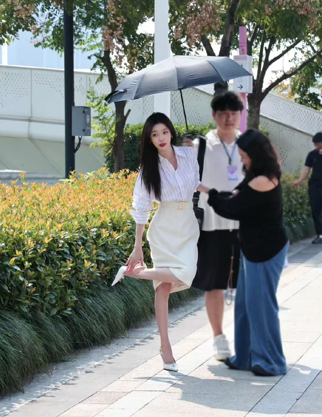 易梦玲客串美人余路透易梦玲美人余职场造型易梦玲客串美人余路透，职场造型，好看的！